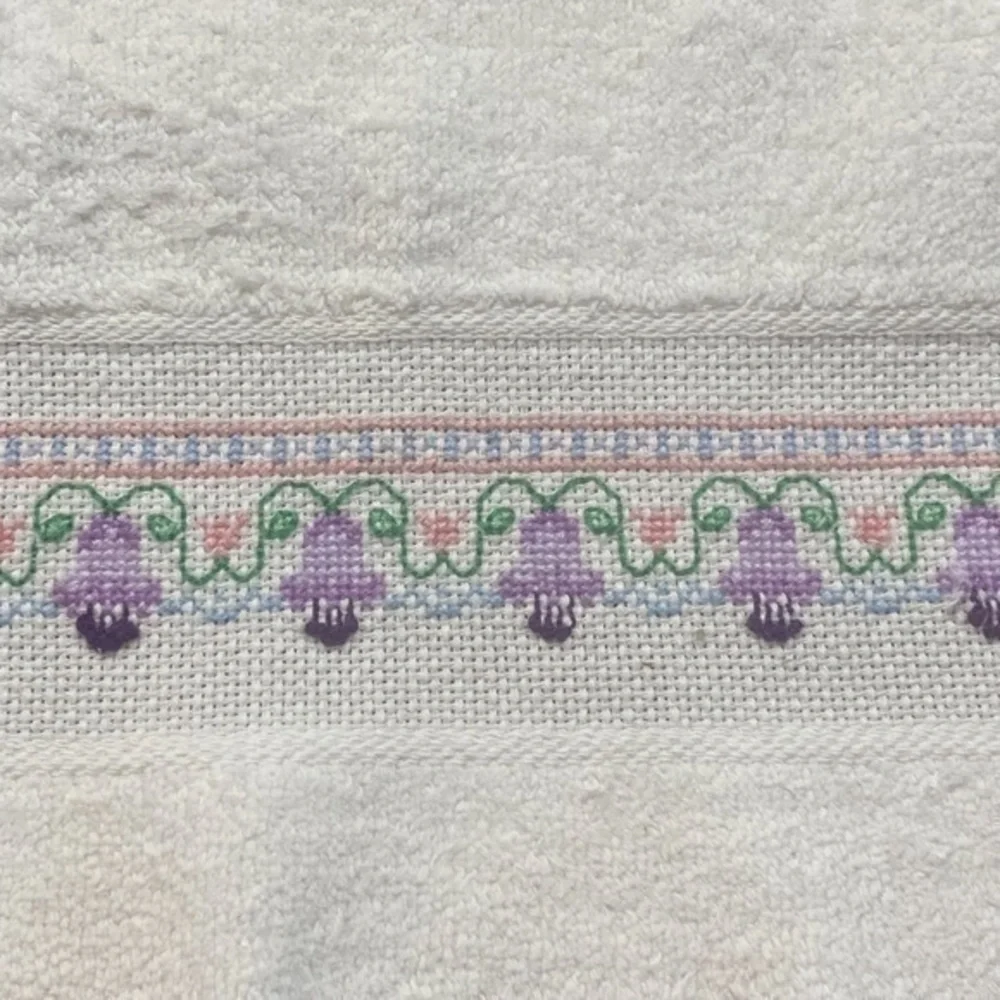 Vintage 2 Embroidered White Towels Birds and Flowers